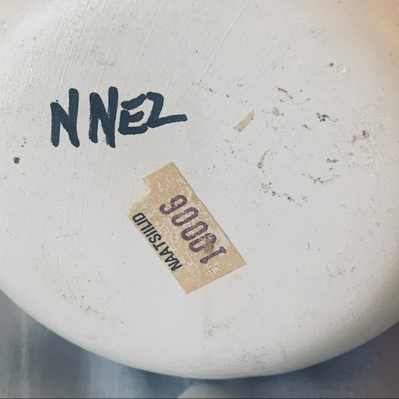 NAATSILID (NAVAJO) HAND CRAFTED POTTERY VASE - Picture 4 of 6